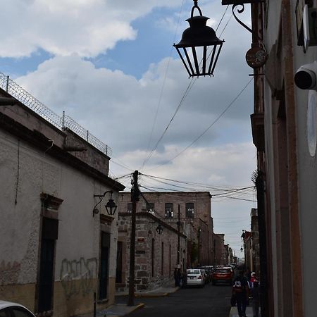 El Suburbio - Serapio Rendon Morelia Luaran gambar